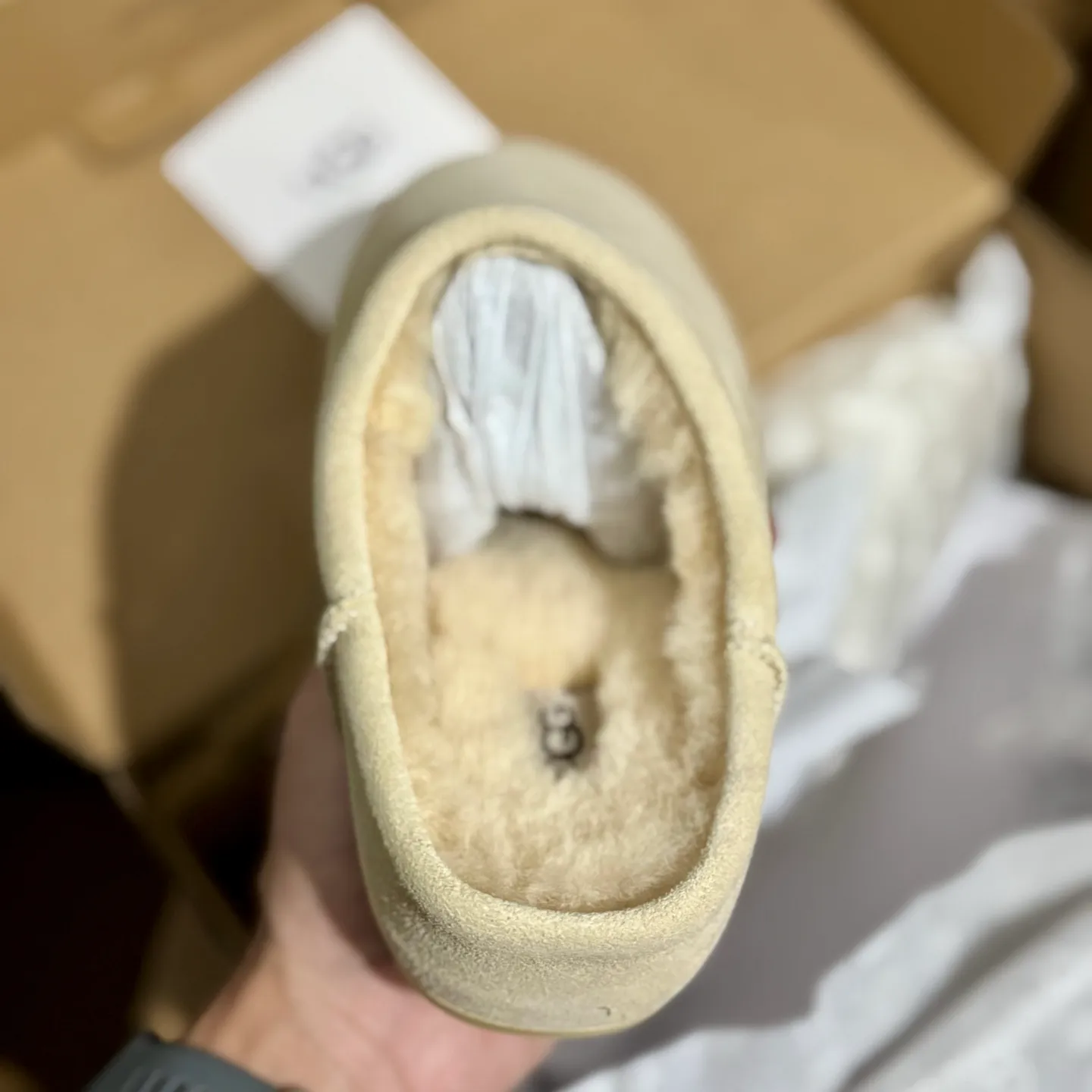 Self-pickup 💰440 Guangzhou original grade ❗️UGG Elea Slip-On Thin slip-on 1171390 Indoor slip-on lazy shoes Independent original development outsole Cashmere insole Keep warm in winter Shoe body material Water-repellent coated suede upper 17mm UGGPURE implanted wool insole Lightweight non-slip comfortable rubber outsole Full package # Size: 35 36 37 38 39 40